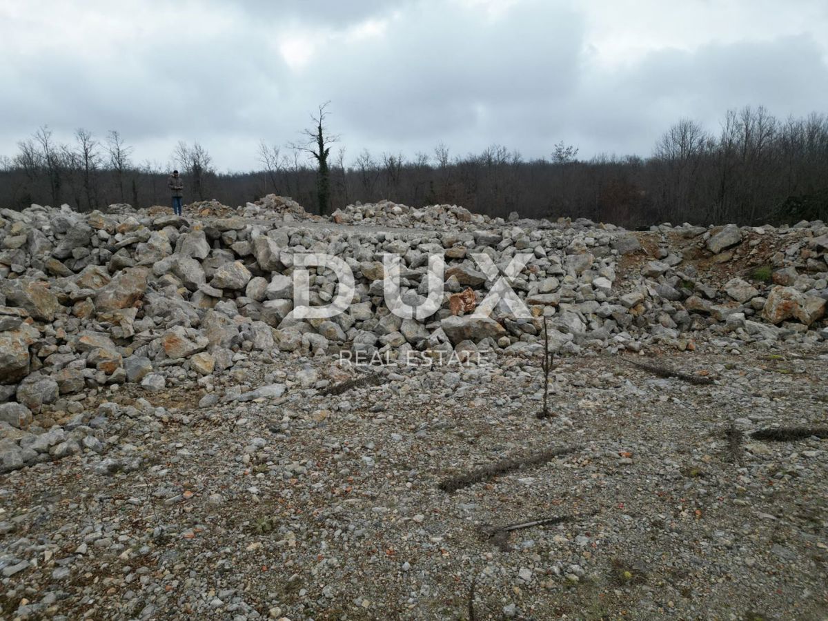 MATULJI, PERMANI - Terreno edificabile 1986m2 nella zona di lavoro per un magazzino/capannone, ZONA M, codice E