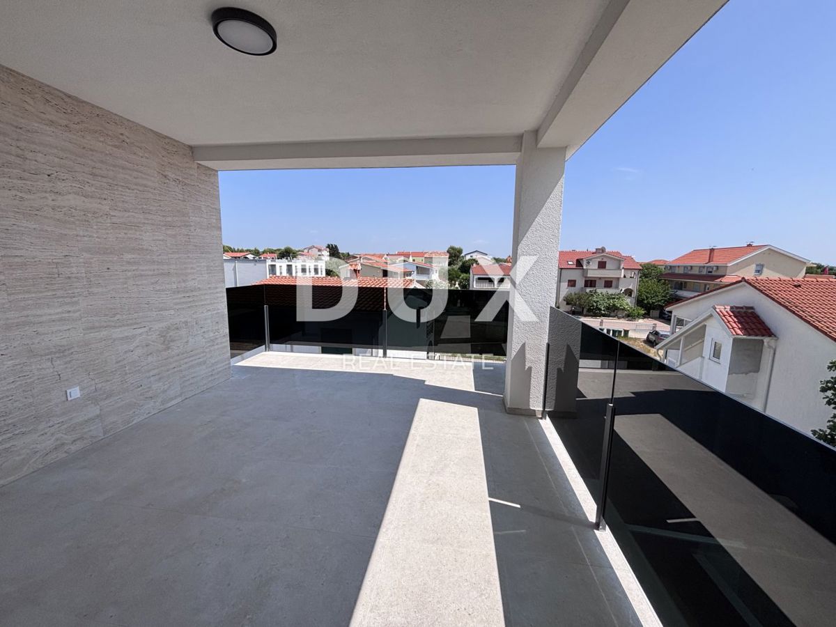 ZADAR, PRIVLAKA - Attico 130 metri dal mare