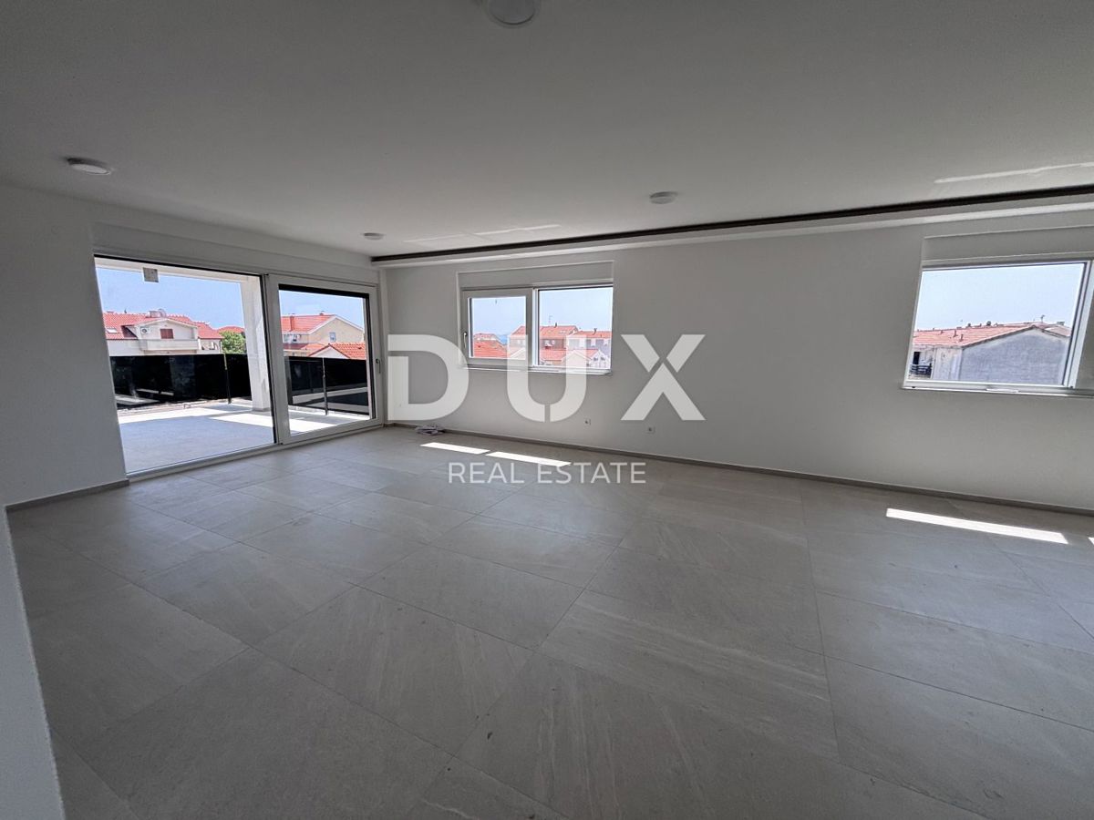 ZADAR, PRIVLAKA - Attico 130 metri dal mare