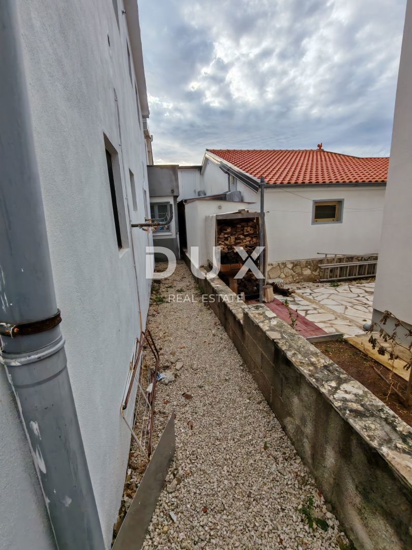 ZADAR, VIR - Casa con ben 5 appartamenti! 3 minuti a piedi da due spiagge!