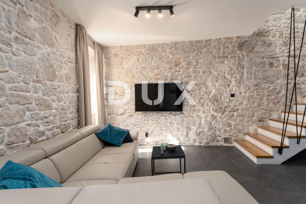 ISTRIA, VRSAR - Casa in pietra in posizione eccezionale