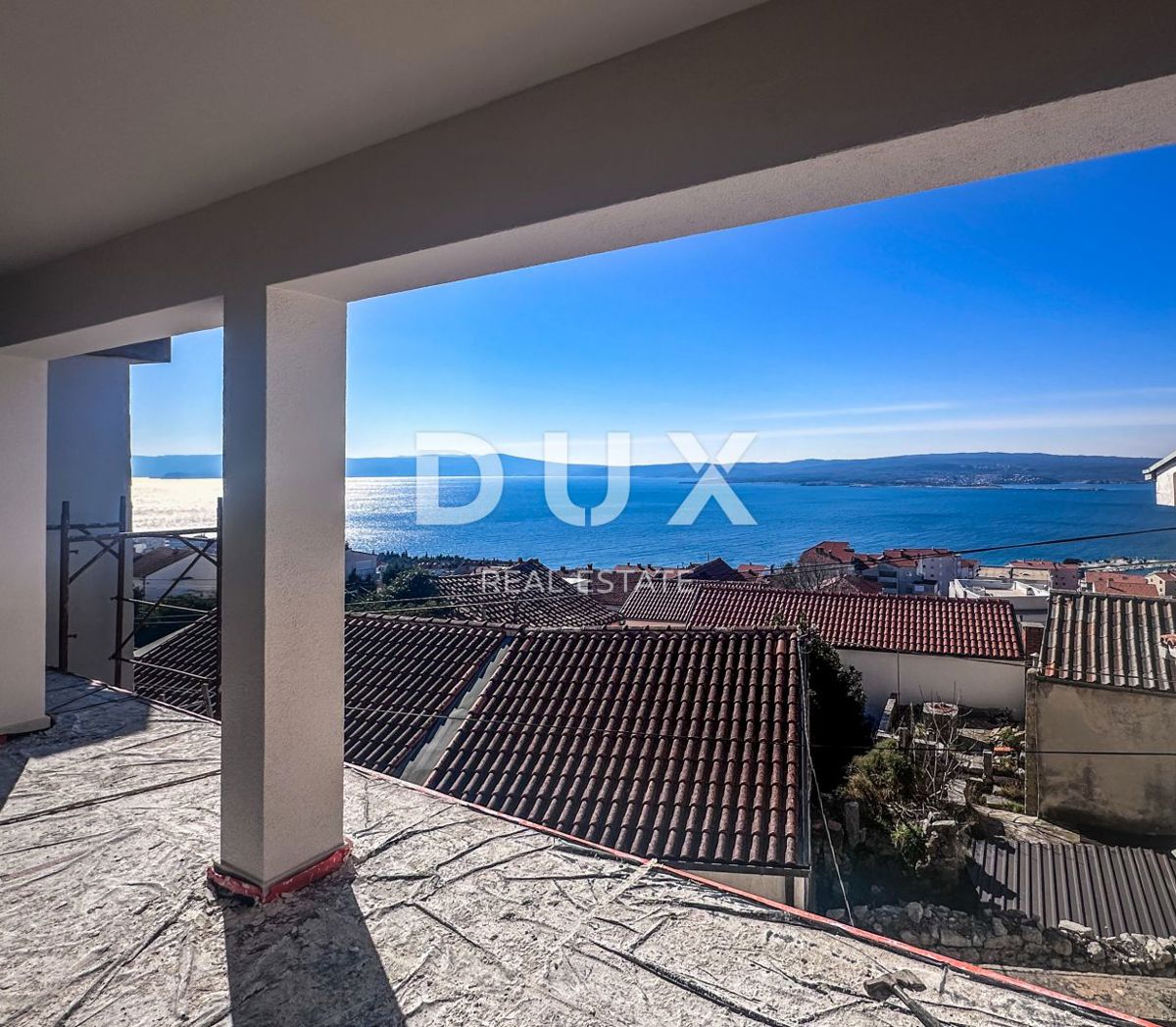 CRIKVENICA - Lussuoso appartamento con giardino, loggia e vista panoramica sul mare - a 10 minuti a piedi dal centro di Crikvenica!