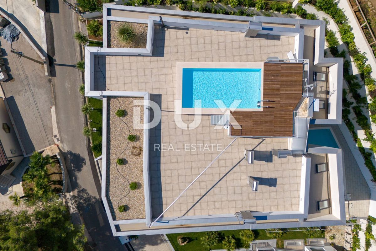 OPATIJA, CENTRO - OCCASIONE - appartamento esclusivo in un nuovo edificio con vista mare, piscina in comune, garage
