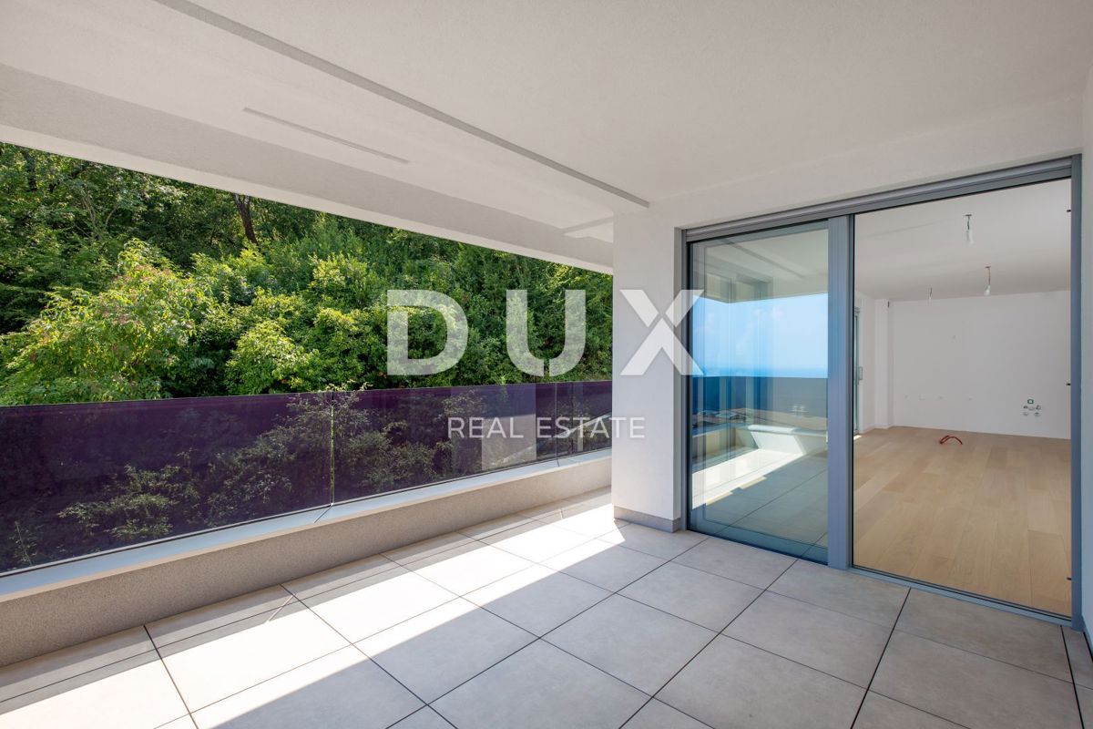OPATIJA, CENTRO - OCCASIONE - appartamento esclusivo in un nuovo edificio con vista mare, piscina in comune, garage