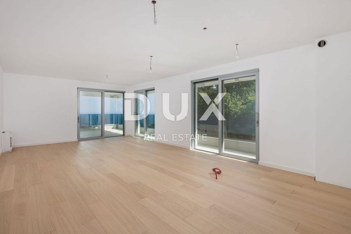OPATIJA, CENTRO - OCCASIONE - appartamento esclusivo in un nuovo edificio con vista mare, piscina in comune, garage
