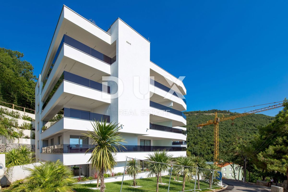 OPATIJA, CENTRO - OCCASIONE - appartamento esclusivo in un nuovo edificio con vista mare, piscina in comune, garage