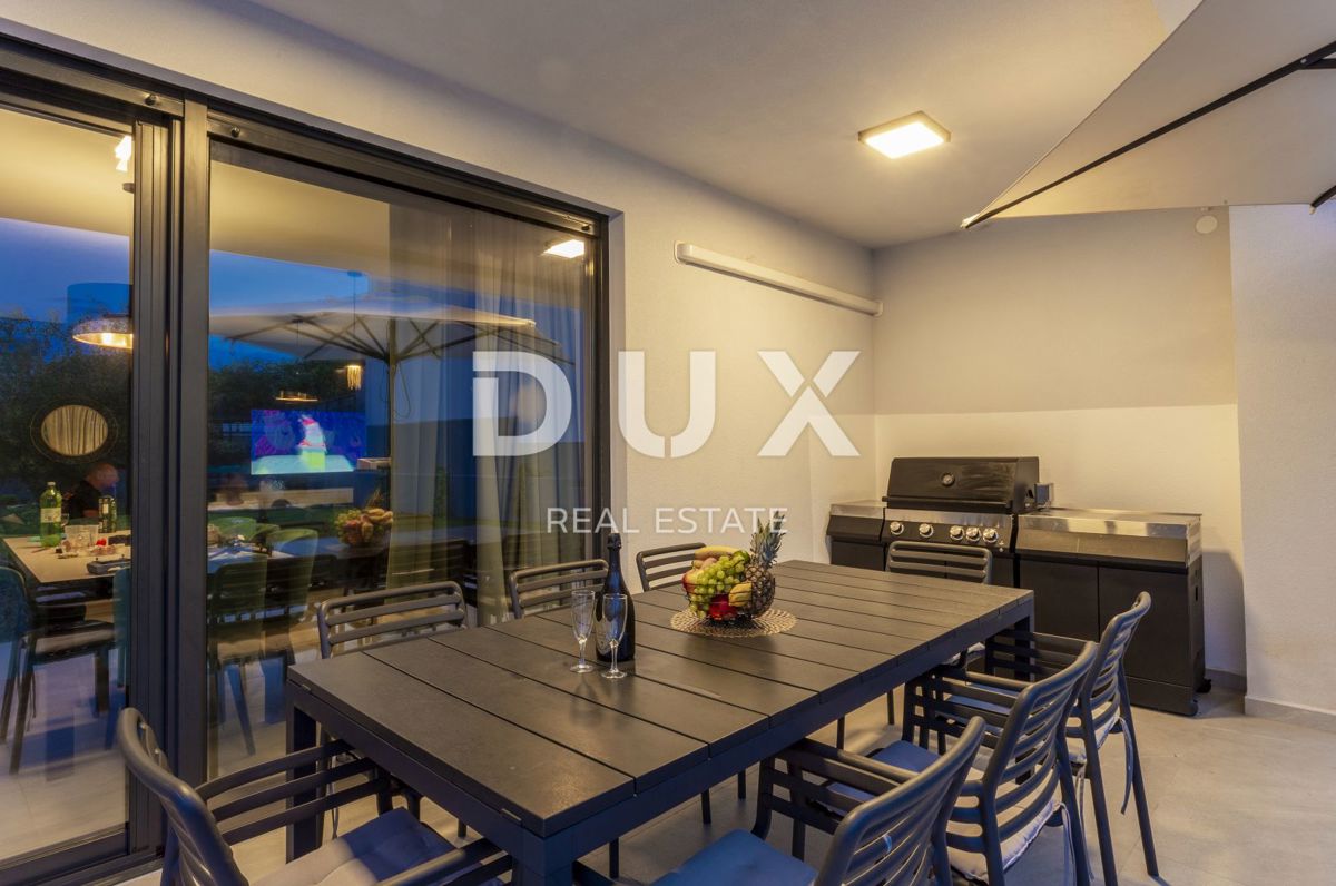 ISTRIA, BANJOLE - Villa moderna a 300 m dal mare in esclusiva per DUX!