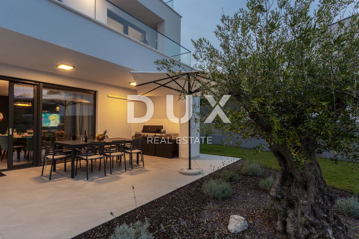 ISTRIA, BANJOLE - Villa moderna a 300 m dal mare in esclusiva per DUX!