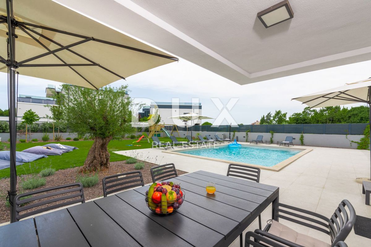 ISTRIA, BANJOLE - Villa moderna a 300 m dal mare in esclusiva per DUX!
