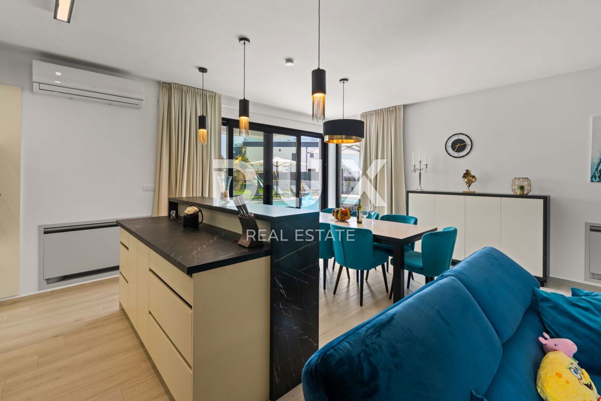 ISTRIA, BANJOLE - Villa moderna a 300 m dal mare in esclusiva per DUX!