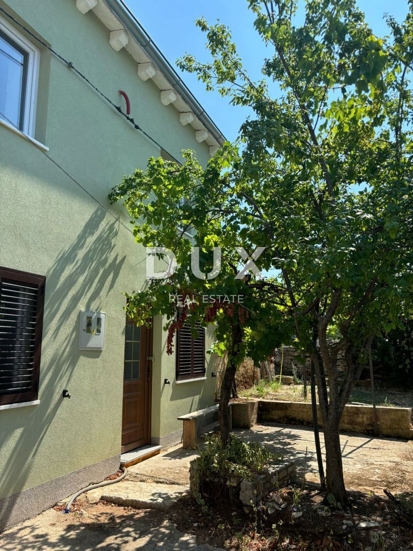 ISTRIA, SVETVINČENAT - Casa istriana parzialmente ristrutturata in posizione tranquilla! PERMESSO DI UTILIZZO!