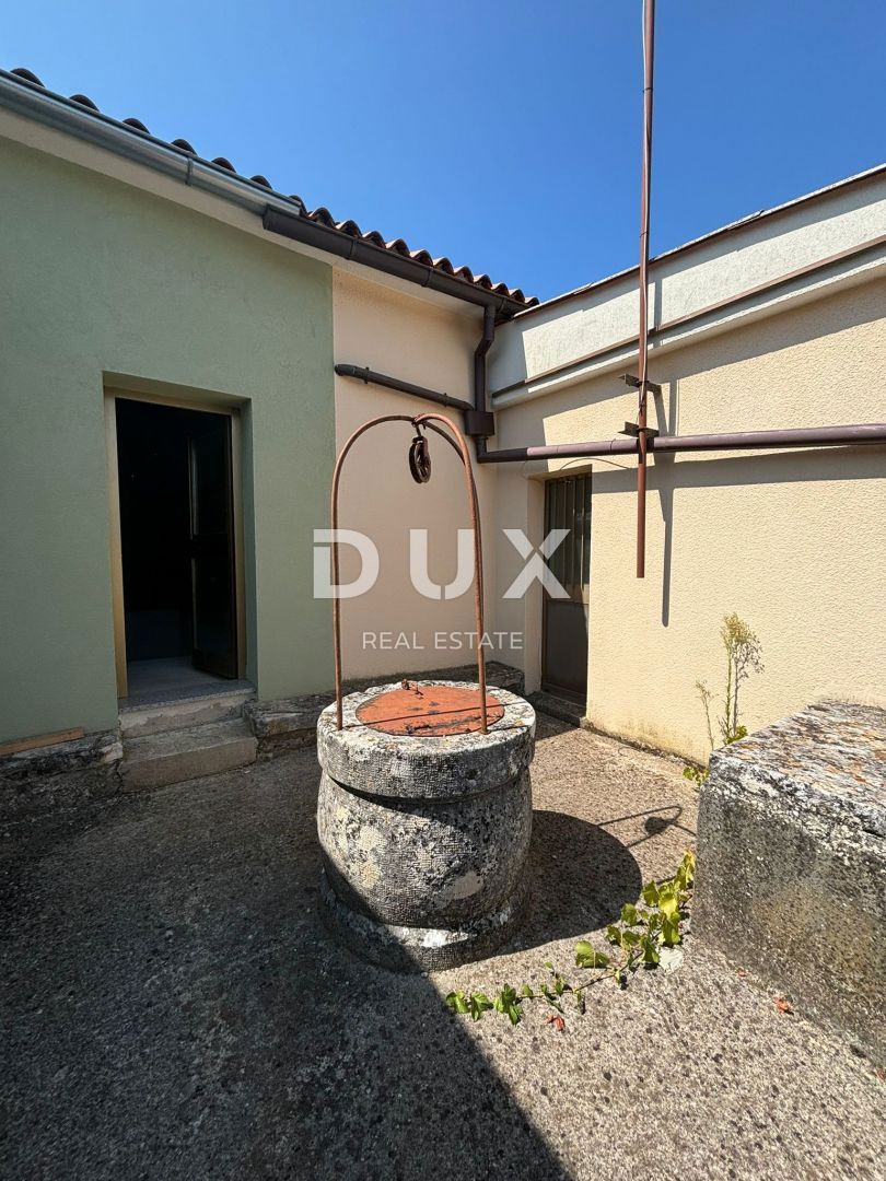 ISTRIA, SVETVINČENAT - Casa istriana parzialmente ristrutturata in posizione tranquilla! PERMESSO DI UTILIZZO!