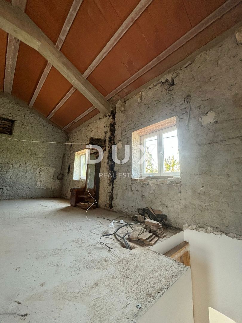 ISTRIA, SVETVINČENAT - Casa istriana parzialmente ristrutturata in posizione tranquilla! PERMESSO DI UTILIZZO!