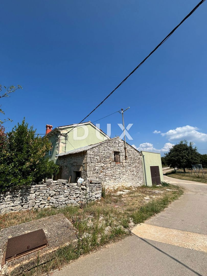 ISTRIA, SVETVINČENAT - Casa istriana parzialmente ristrutturata in posizione tranquilla! PERMESSO DI UTILIZZO!