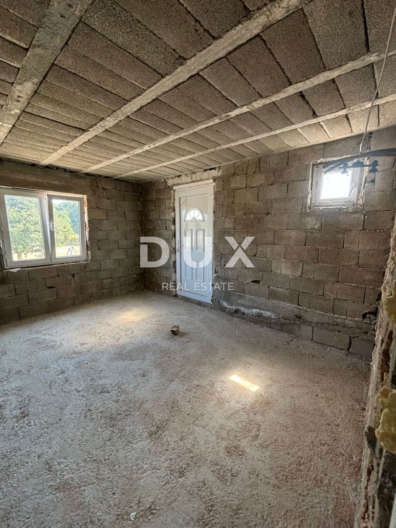 ISTRIA, SVETVINČENAT - Casa istriana parzialmente ristrutturata in posizione tranquilla! PERMESSO DI UTILIZZO!