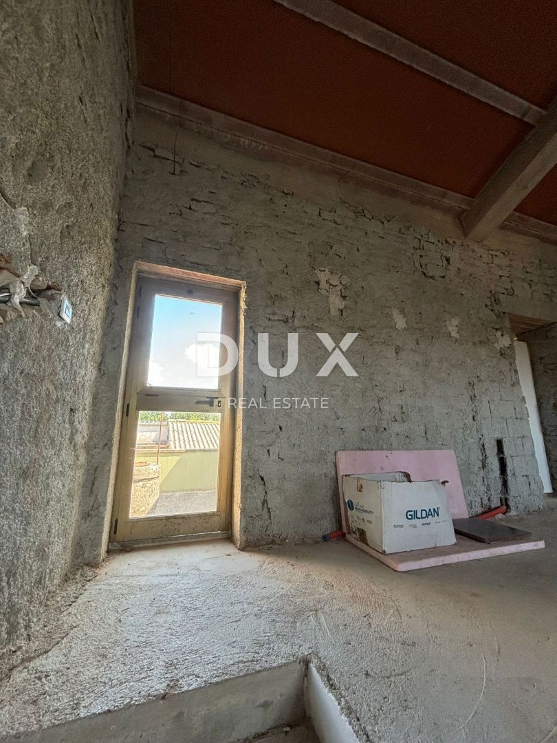 ISTRIA, SVETVINČENAT - Casa istriana parzialmente ristrutturata in posizione tranquilla! PERMESSO DI UTILIZZO!