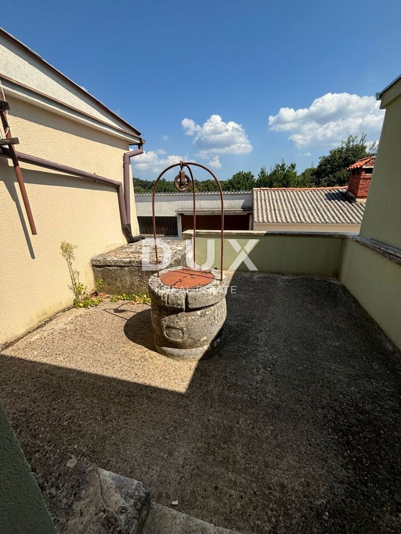 ISTRIA, SVETVINČENAT - Casa istriana parzialmente ristrutturata in posizione tranquilla! PERMESSO DI UTILIZZO!