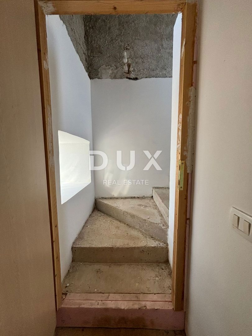 ISTRIA, SVETVINČENAT - Casa istriana parzialmente ristrutturata in posizione tranquilla! PERMESSO DI UTILIZZO!
