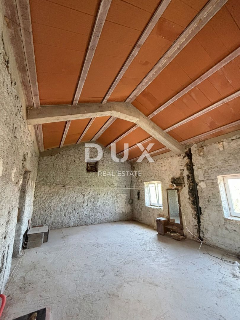 ISTRIA, SVETVINČENAT - Casa istriana parzialmente ristrutturata in posizione tranquilla! PERMESSO DI UTILIZZO!