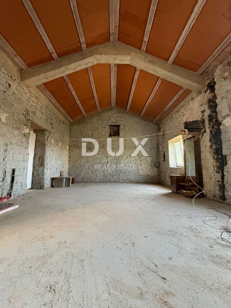 ISTRIA, SVETVINČENAT - Casa istriana parzialmente ristrutturata in posizione tranquilla! PERMESSO DI UTILIZZO!