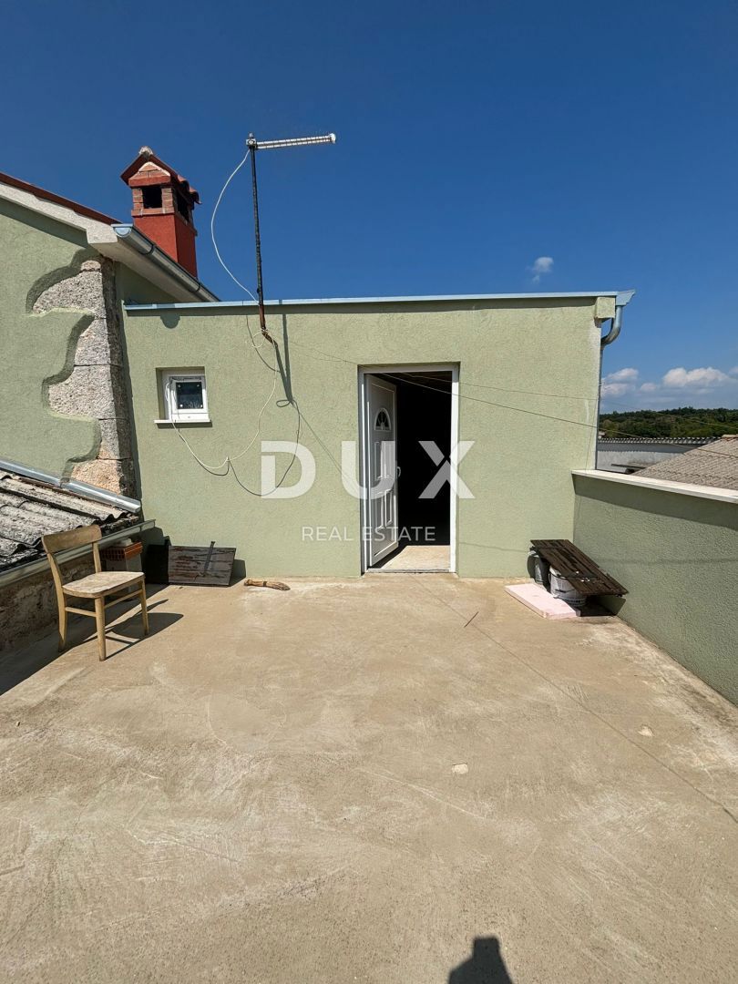 ISTRIA, SVETVINČENAT - Casa istriana parzialmente ristrutturata in posizione tranquilla! PERMESSO DI UTILIZZO!
