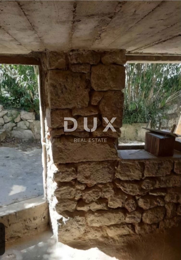 ISOLA DI KRK, DOBRINJ - Casa indipendente da ristrutturare 