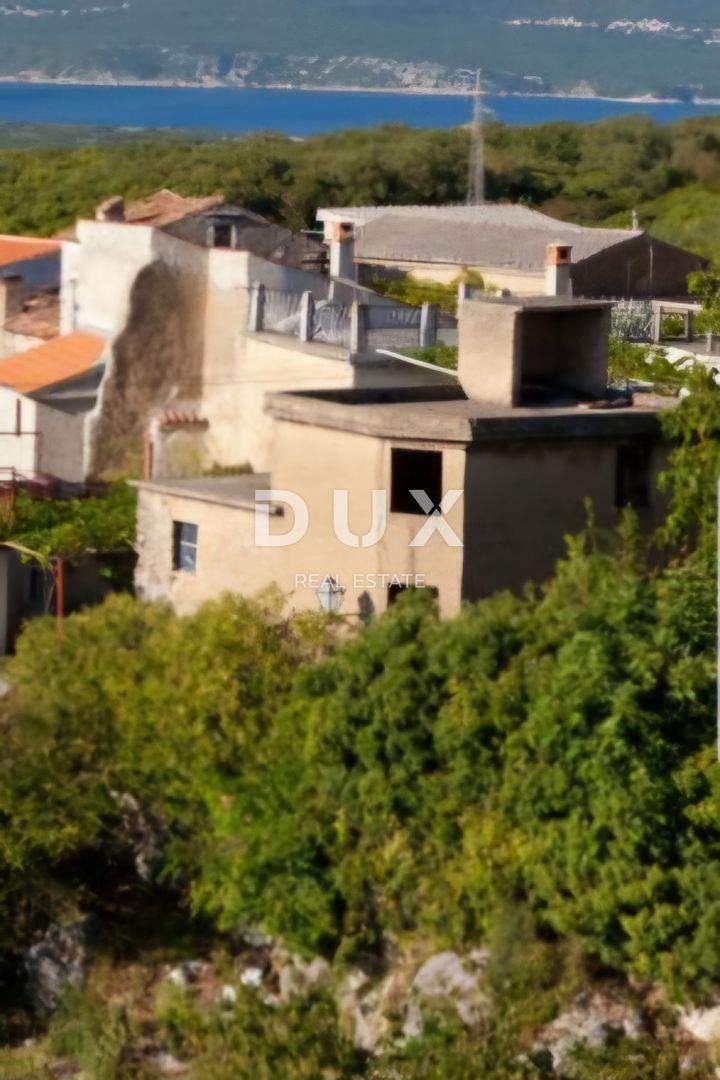 ISOLA DI KRK, DOBRINJ - Casa indipendente da ristrutturare 