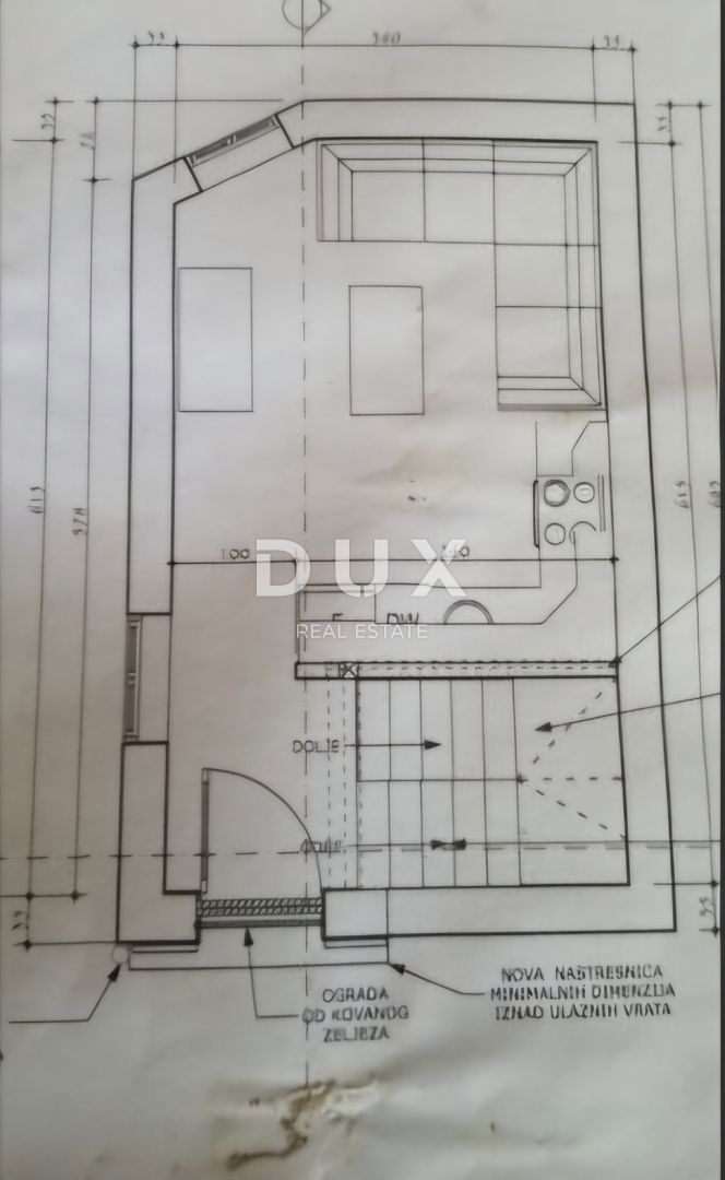 ISOLA DI KRK, DOBRINJ - Casa indipendente da ristrutturare 