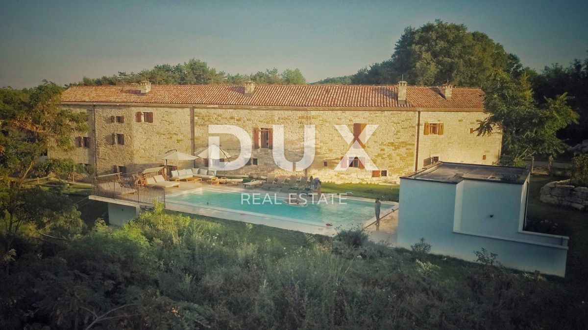 ISTRIA, GROŽNJAN - Bellissima proprietà con 5 unità abitative