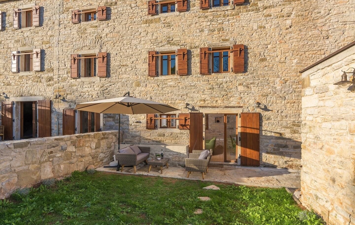 ISTRIA, GROŽNJAN - Bellissima proprietà con 5 unità abitative