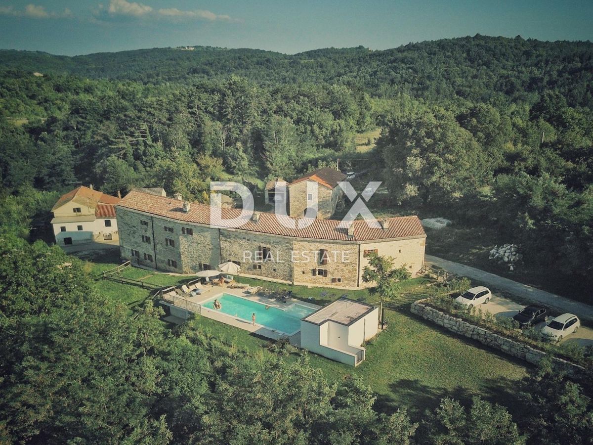 ISTRIA, GROŽNJAN - Bellissima proprietà con 5 unità abitative