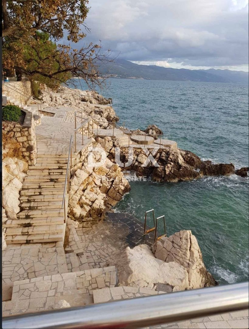 NOVI VINODOLSKI - casa / villa 1134m2 con appartamenti con vista panoramica sul mare e piscina + giardino 1750m2