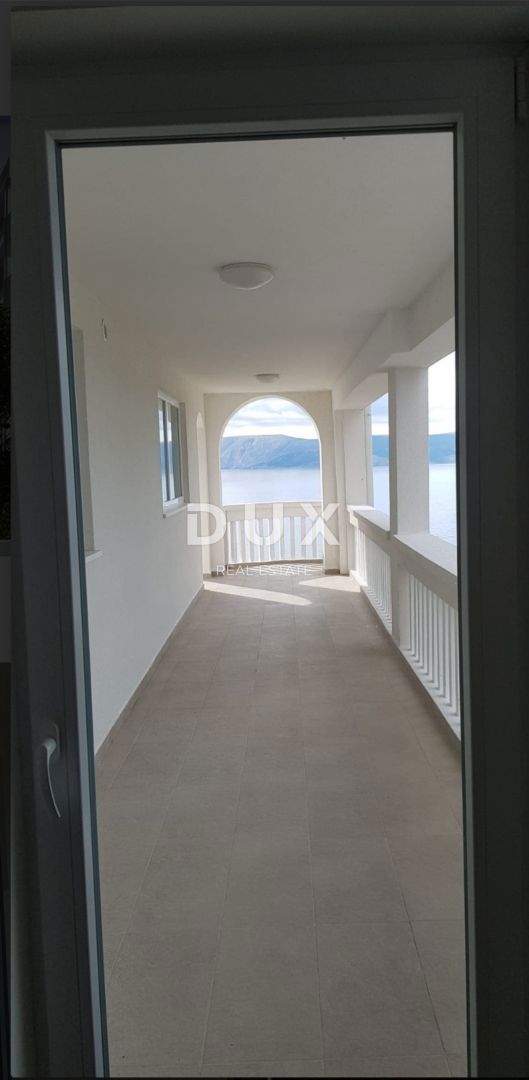 NOVI VINODOLSKI - casa / villa 1134m2 con appartamenti con vista panoramica sul mare e piscina + giardino 1750m2