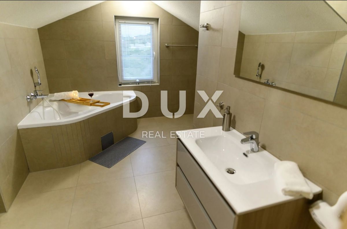NOVI VINODOLSKI - casa / villa 1134m2 con appartamenti con vista panoramica sul mare e piscina + giardino 1750m2