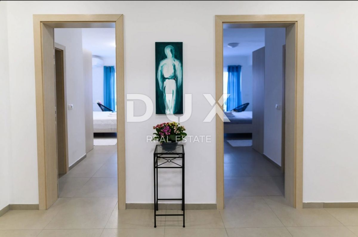 NOVI VINODOLSKI - casa / villa 1134m2 con appartamenti con vista panoramica sul mare e piscina + giardino 1750m2