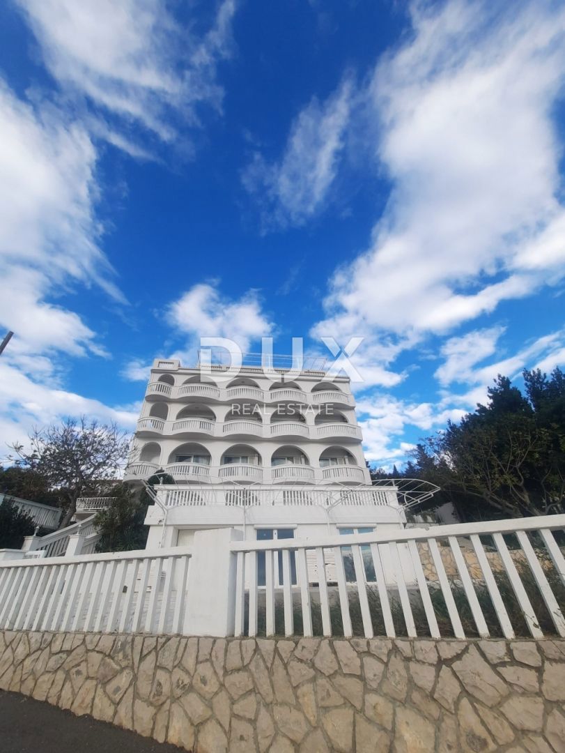 NOVI VINODOLSKI - casa / villa 1134m2 con appartamenti con vista panoramica sul mare e piscina + giardino 1750m2