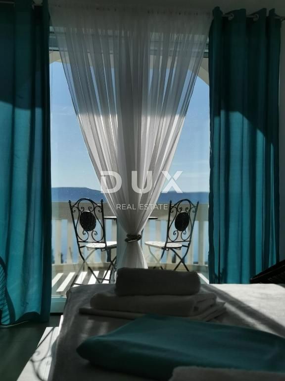 NOVI VINODOLSKI - casa / villa 1134m2 con appartamenti con vista panoramica sul mare e piscina + giardino 1750m2
