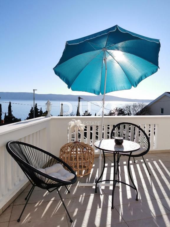 NOVI VINODOLSKI - casa / villa 1134m2 con appartamenti con vista panoramica sul mare e piscina + giardino 1750m2