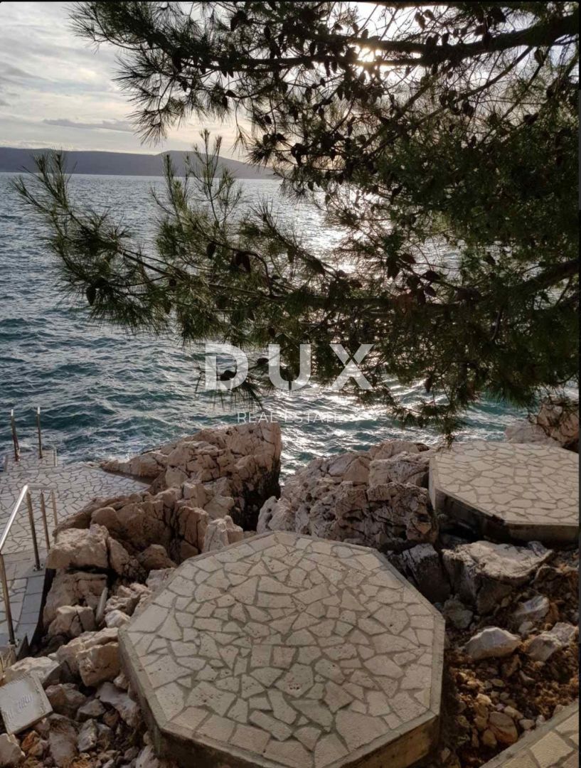 NOVI VINODOLSKI - casa / villa 1134m2 con appartamenti con vista panoramica sul mare e piscina + giardino 1750m2