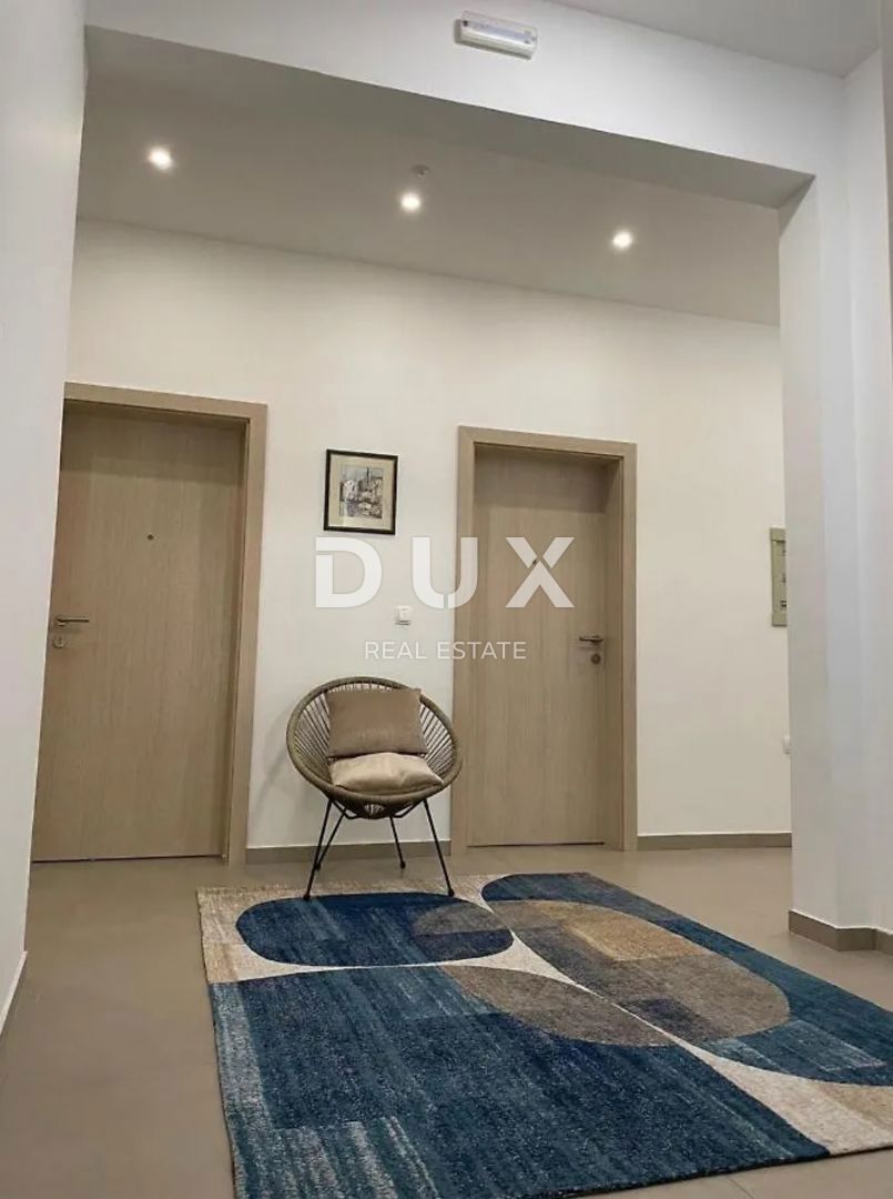 NOVI VINODOLSKI - casa / villa 1134m2 con appartamenti con vista panoramica sul mare e piscina + giardino 1750m2