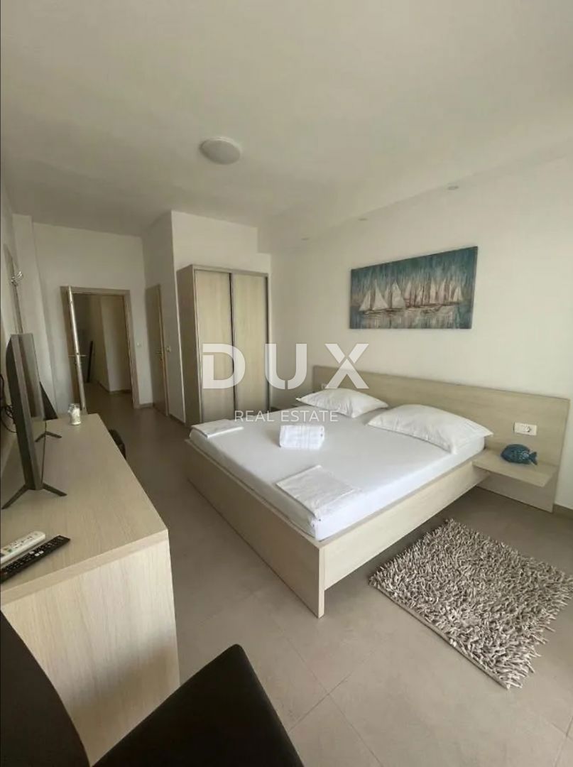 NOVI VINODOLSKI - casa / villa 1134m2 con appartamenti con vista panoramica sul mare e piscina + giardino 1750m2