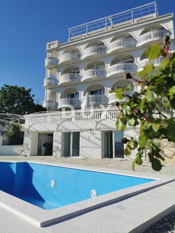 NOVI VINODOLSKI - casa / villa 1134m2 con appartamenti con vista panoramica sul mare e piscina + giardino 1750m2