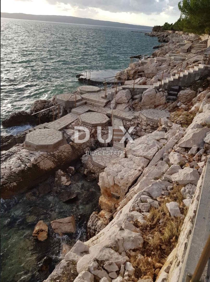 NOVI VINODOLSKI - casa / villa 1134m2 con appartamenti con vista panoramica sul mare e piscina + giardino 1750m2