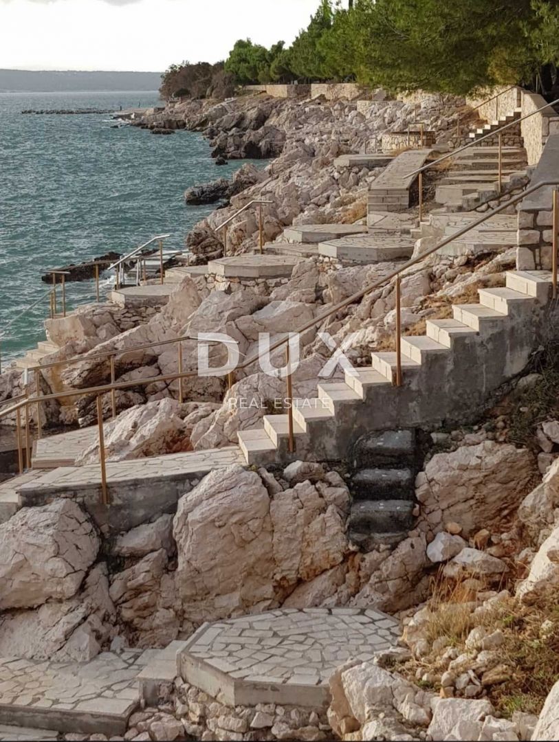 NOVI VINODOLSKI - casa / villa 1134m2 con appartamenti con vista panoramica sul mare e piscina + giardino 1750m2