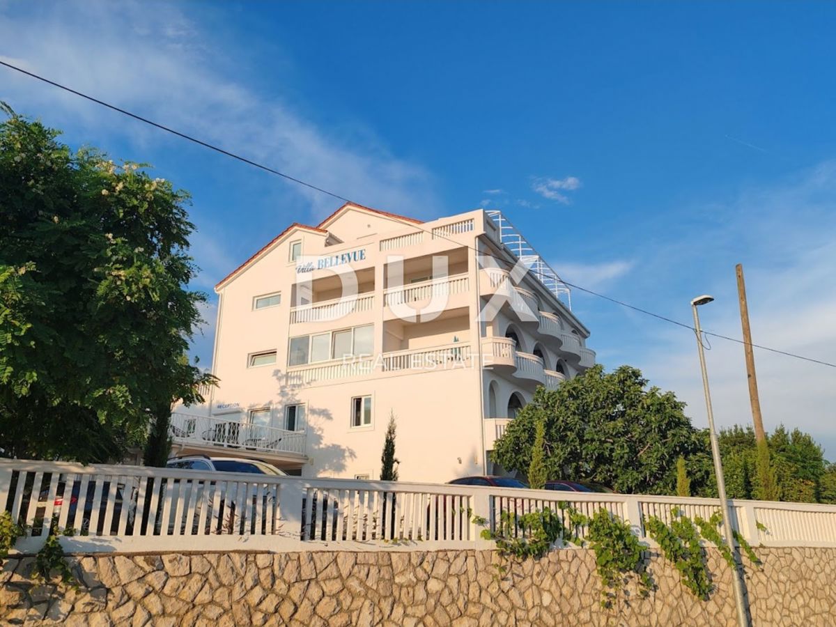 NOVI VINODOLSKI - casa / villa 1134m2 con appartamenti con vista panoramica sul mare e piscina + giardino 1750m2