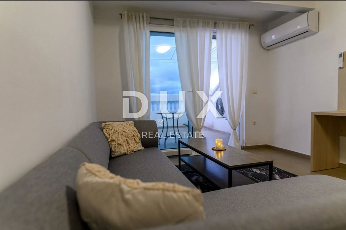 NOVI VINODOLSKI - casa / villa 1134m2 con appartamenti con vista panoramica sul mare e piscina + giardino 1750m2