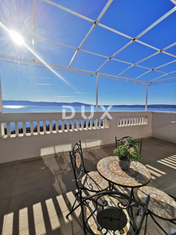 NOVI VINODOLSKI - casa / villa 1134m2 con appartamenti con vista panoramica sul mare e piscina + giardino 1750m2