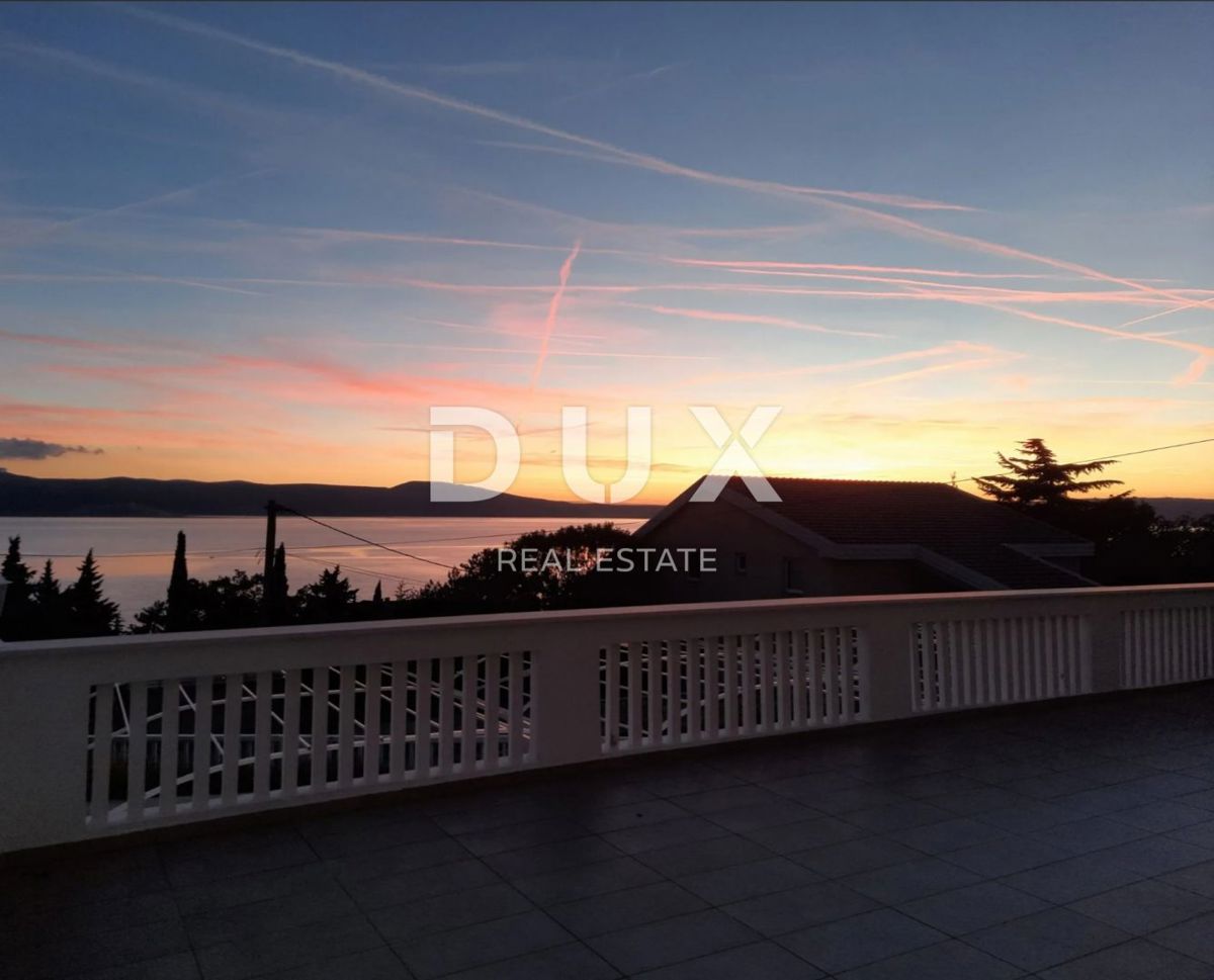 NOVI VINODOLSKI - casa / villa 1134m2 con appartamenti con vista panoramica sul mare e piscina + giardino 1750m2