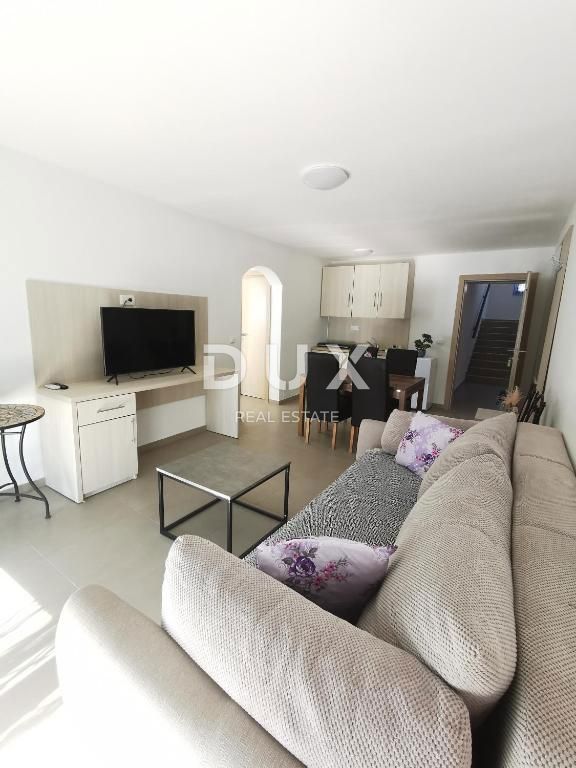 NOVI VINODOLSKI - casa / villa 1134m2 con appartamenti con vista panoramica sul mare e piscina + giardino 1750m2