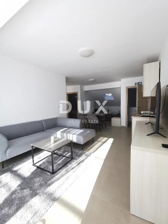 NOVI VINODOLSKI - casa / villa 1134m2 con appartamenti con vista panoramica sul mare e piscina + giardino 1750m2